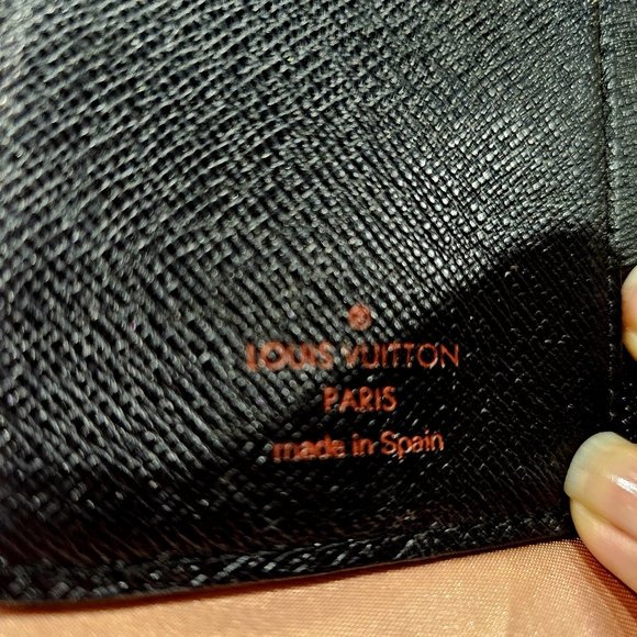 Authentic Louis Vuitton Epi Black Agenda - Picture 5 of 6